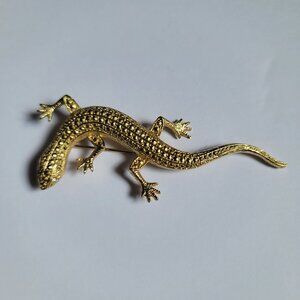 Elegant Gold-Tone Lizard Brooch